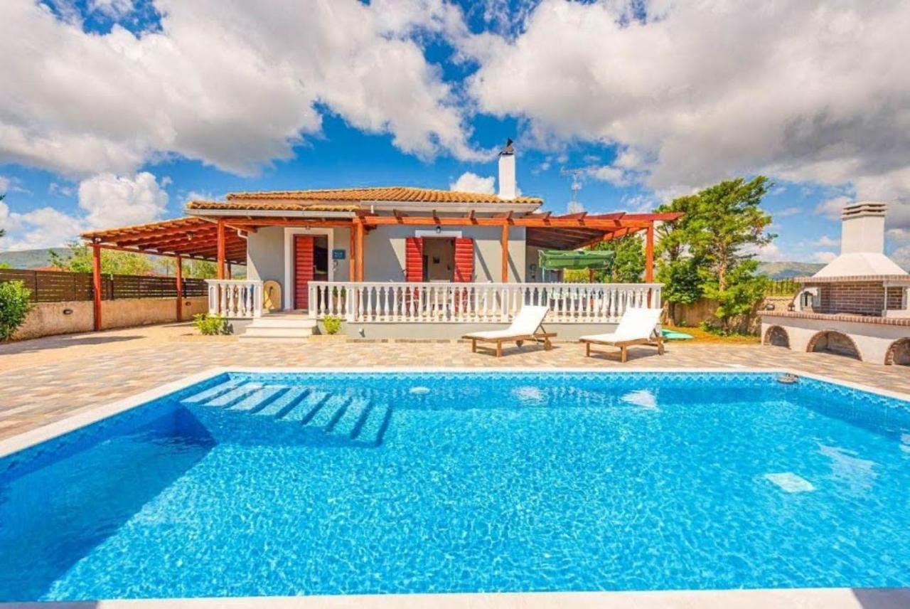 Pothos Villas Sarakinadhon Exterior photo